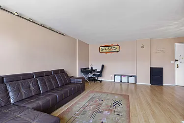 Sold by Thomas Lipovetsky, LREB