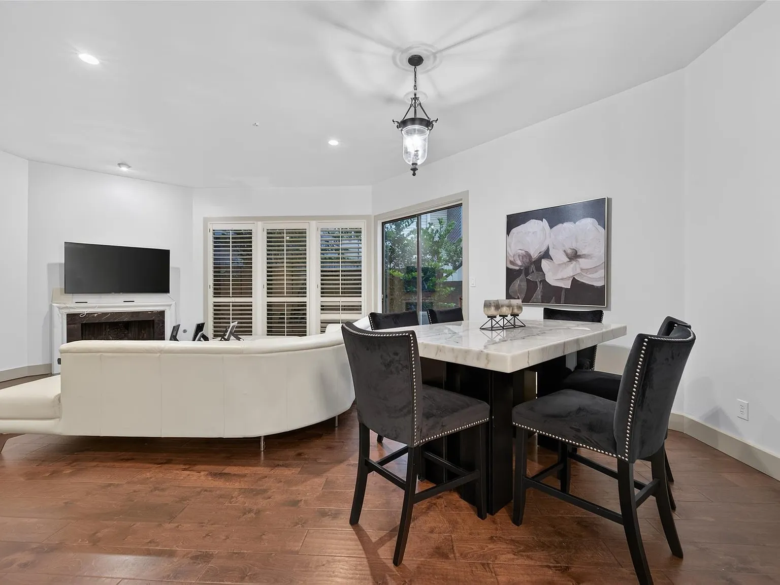 3 bed, 2.5 bath, 2299 sqft, $3,799 — Photo 1