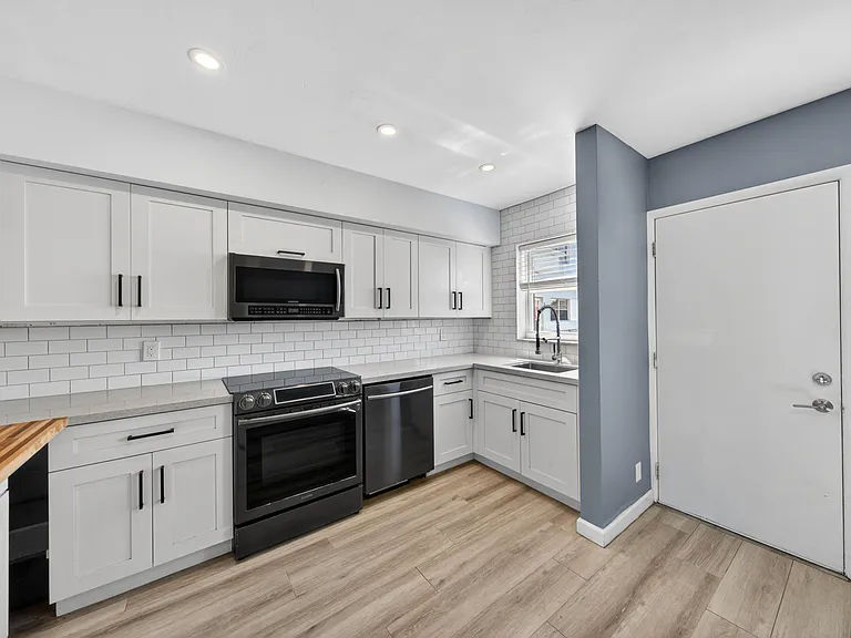 505 NE 20th Ave #209 — Photo 7