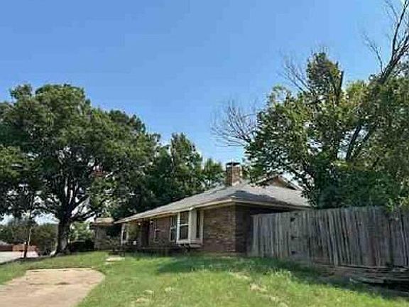 3rd image of 1004 Forest Ridge Dr