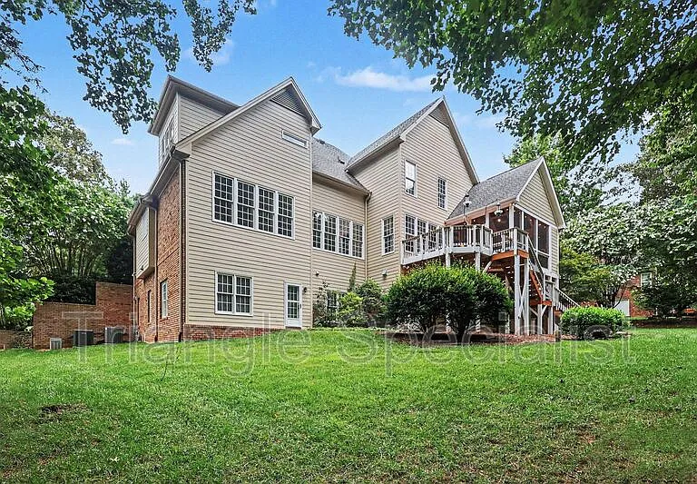 6121 Carlyle Dr — Photo 48
