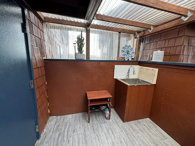 450 Kings Rd — Photo 6