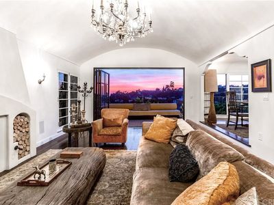 2643 Hollyridge Dr, Los Angeles, CA, 90068