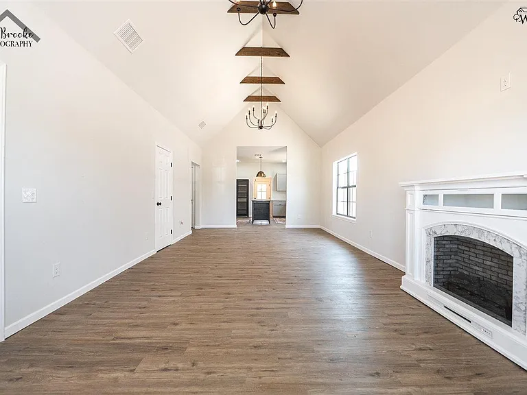 103 W Aldine St — Photo 6