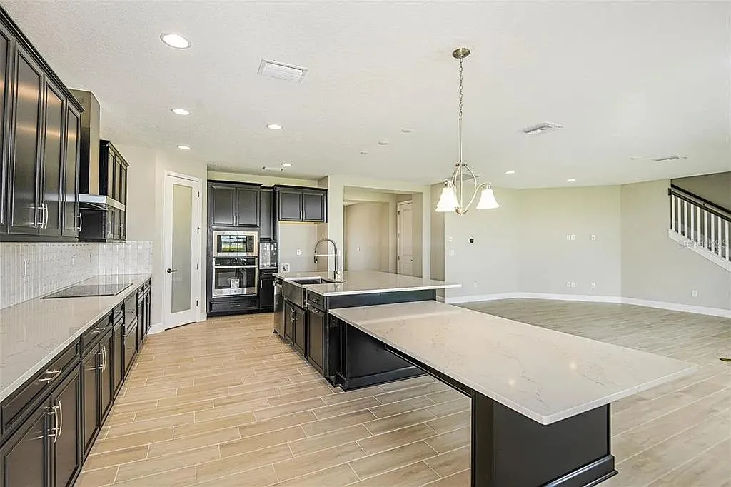 5 bed, 4.0 bath, 3615 sqft, $4,200 — Photo 4