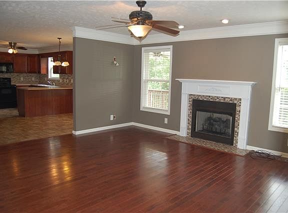 3rd image of 632 Winding Bluff Way