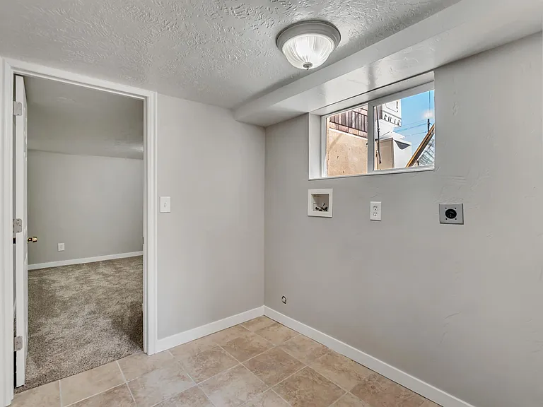 636 N Main St #B — Photo 12