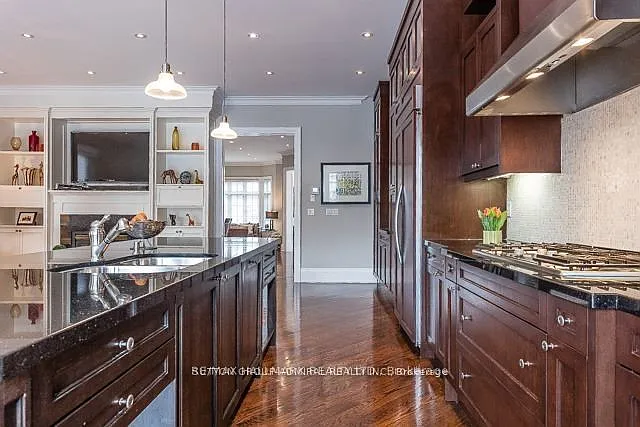 21 Dunblaine Ave — Photo 8