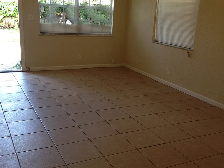 6147 SW 48th Ct #BACK — Photo 6