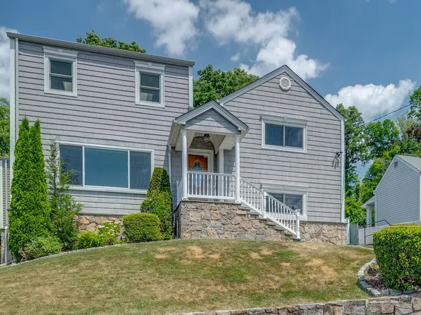 114 Candlewood Dr, Yonkers, NY 10710