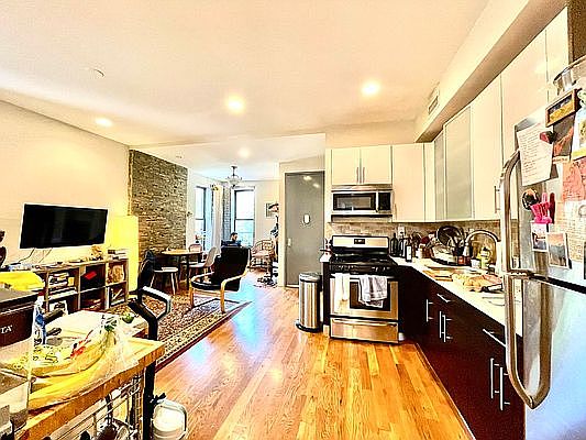 5th image of 139 Stuyvesant Ave #2