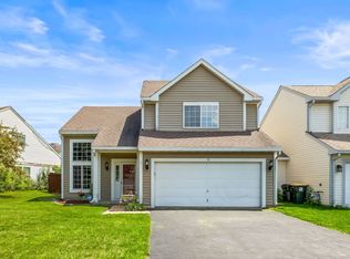 9 W Rustic Ln, Round Lake Beach, IL 60073