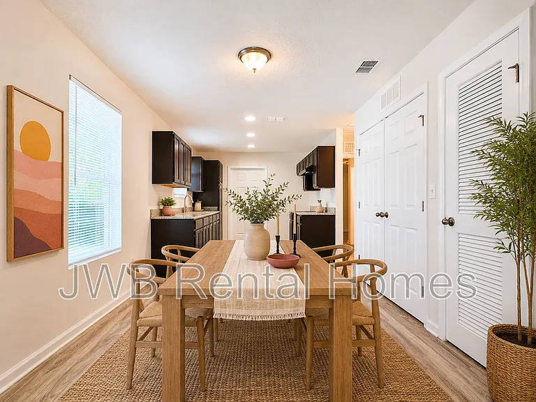 2091 Woodside St — Photo 5
