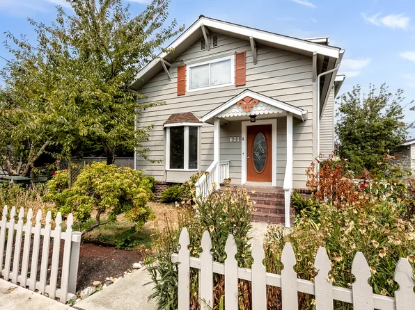 621 Bell St APT A, Edmonds, WA 98020
