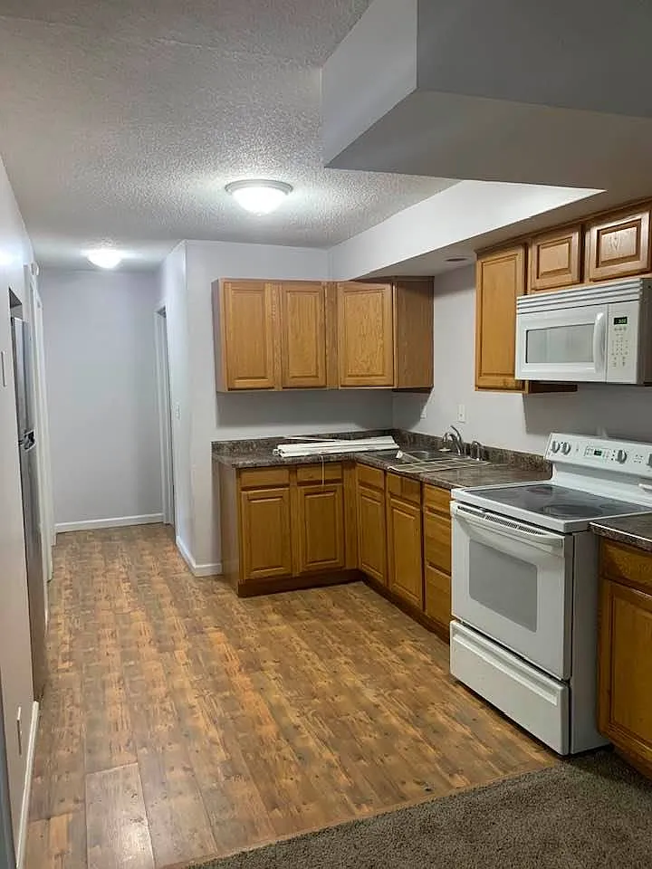Quincy Village Apartments — Photo 1