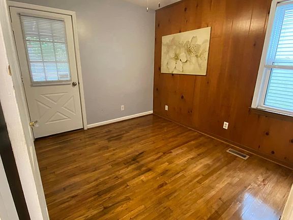 5th image of 21454 Waldron St