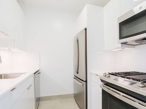 3rd image of 777 6th Ave #20D