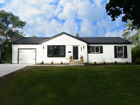 600 Sussex Ln, Crystal Lake, IL 60014