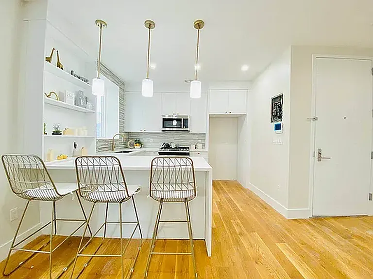 1711 E 3rd St #3B — Photo 5