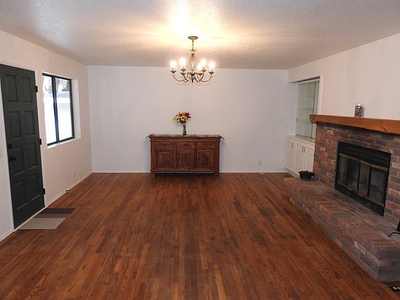 5th image of 5041 Pine Ridge Ave