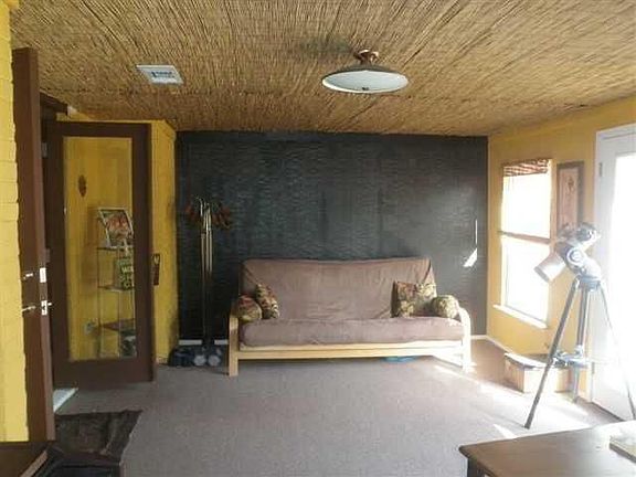 bonus flex room / office