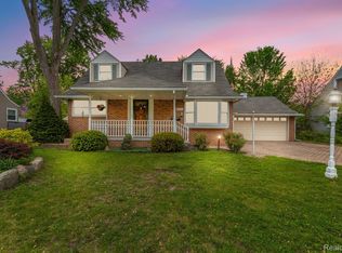 32534 Rosslyn Ave, Garden City, MI 48135