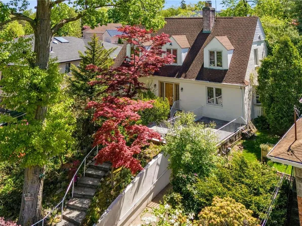 49-35 Annadale Lane, Little Neck, NY 11362