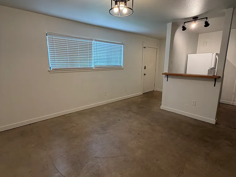 1624 N Blackwelder Ave #J — Photo 3