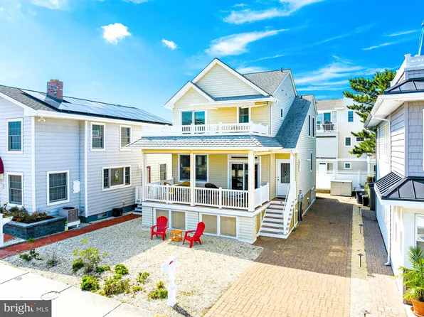 18 4th St, Beach Haven, NJ 08008