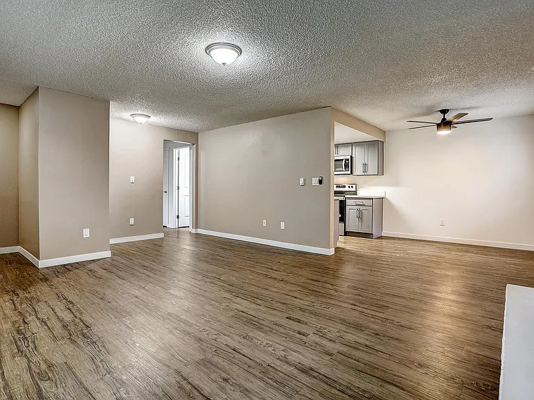 Sunset East Apartments — Photo 24