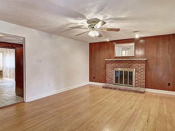 5th image of 214 Fairford Ln