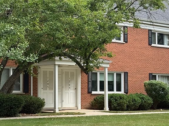 2nd image of 1205 Chanticleer Ln