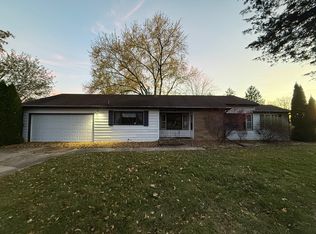 1277 Fairway Dr, Freeport, IL 61032