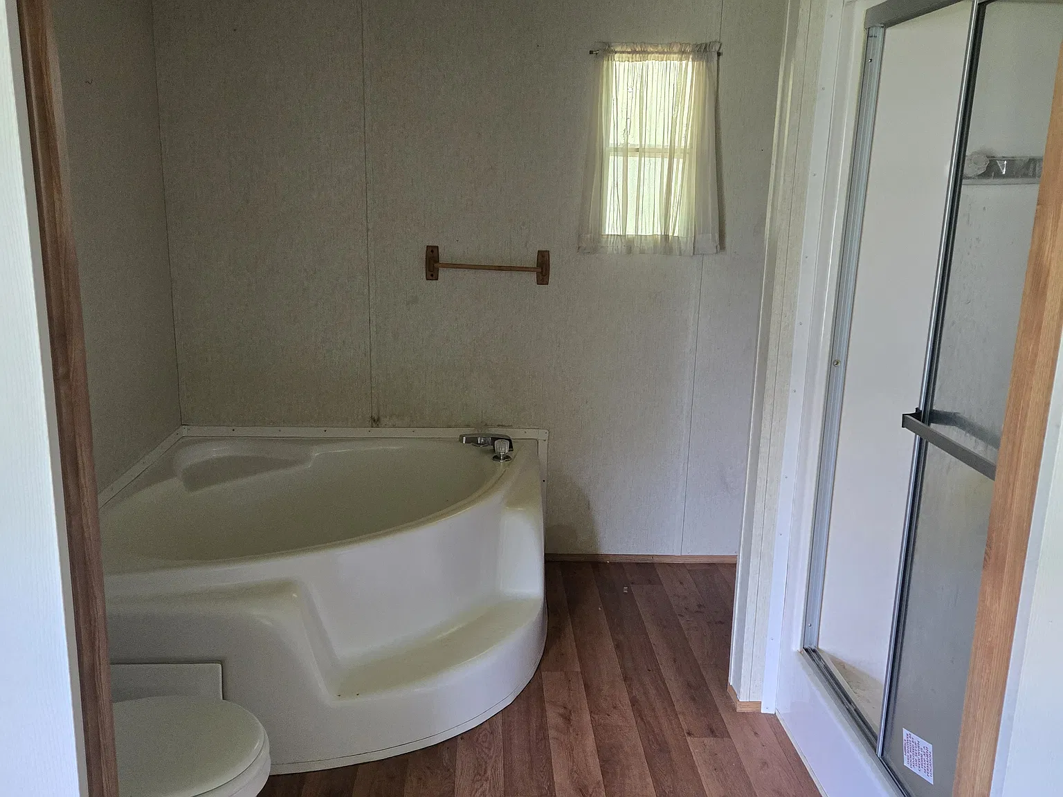 3 bed, $1,200 — Photo 4