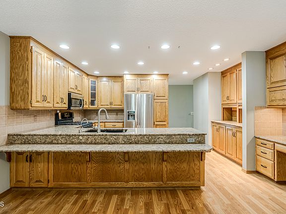 3rd image of 314 Aspen Ave