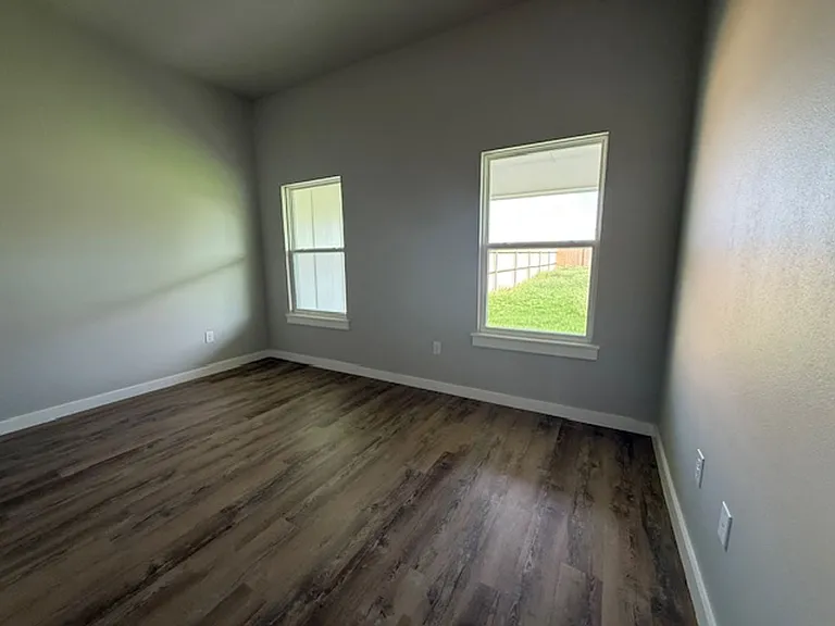 966 Minda St — Photo 12