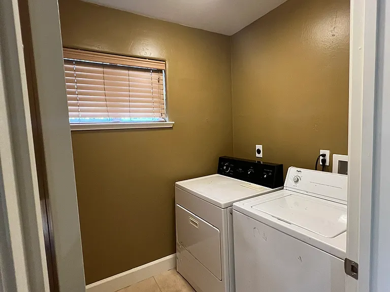 3721 Pioneer Trl #B — Photo 16