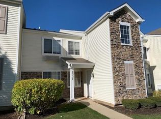 2327 Silverstone Dr #2327, Carpentersville, IL 60110