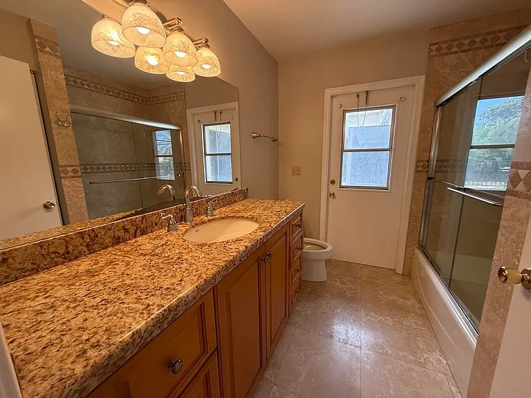 9215 Sun Pointe Dr — Photo 13