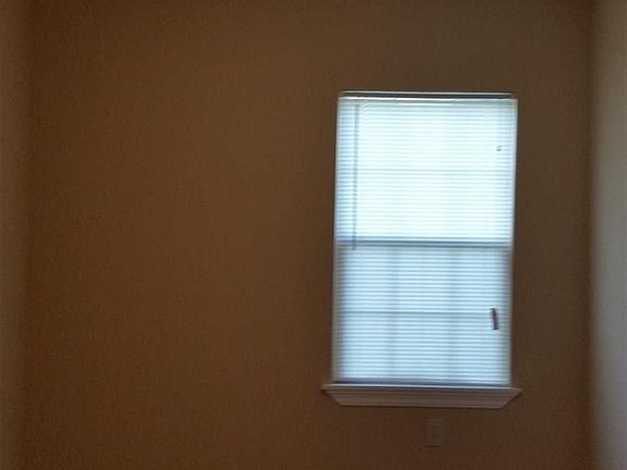 4th image of 504 Nicholls Ave