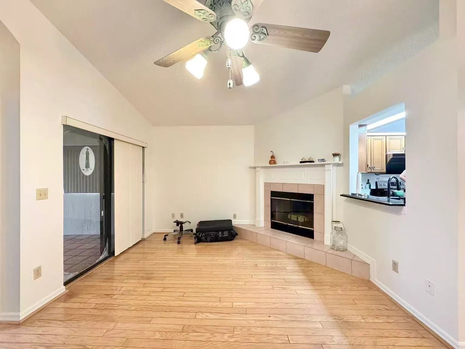3 bed, 1519 sqft, $2,500 — Photo 4