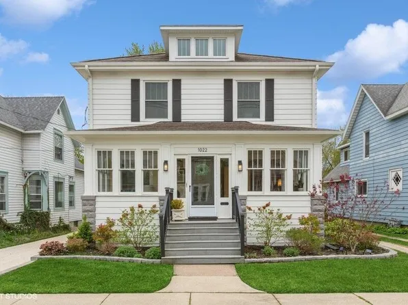 1022 Pearl St, Saint Joseph, MI 49085