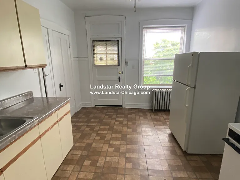 3256 W Belle Plaine Ave #3 — Photo 8