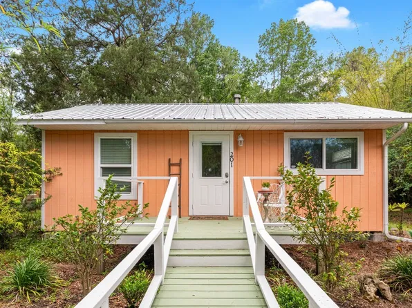 203 NE Tahota Ave #201, Micanopy, FL 32667