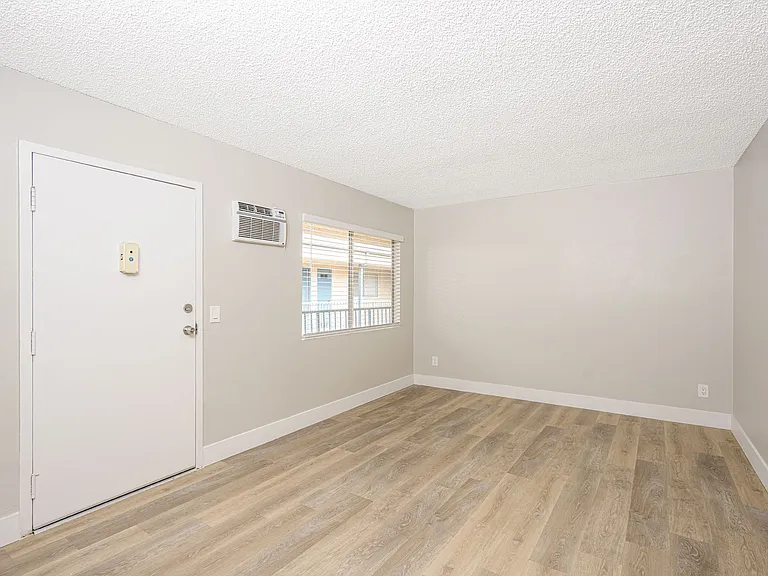 535 N Hobart Blvd — Photo 19