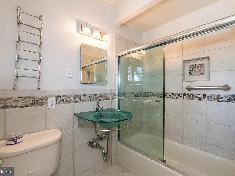 9322 W Parkhill Dr — Photo 11