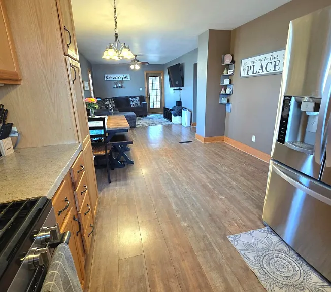511 Superior St — Photo 10
