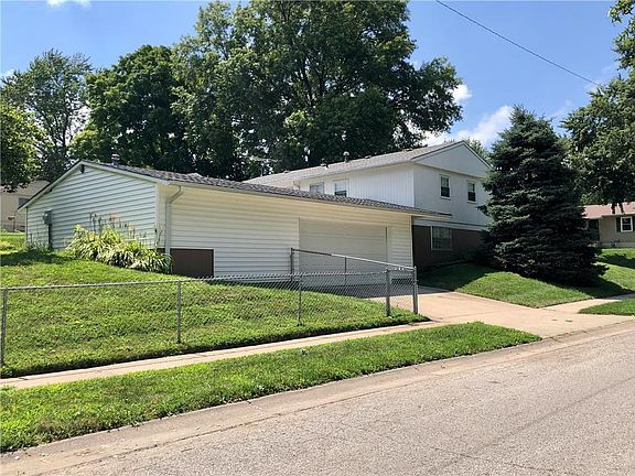 2nd image of 2401 College Ln