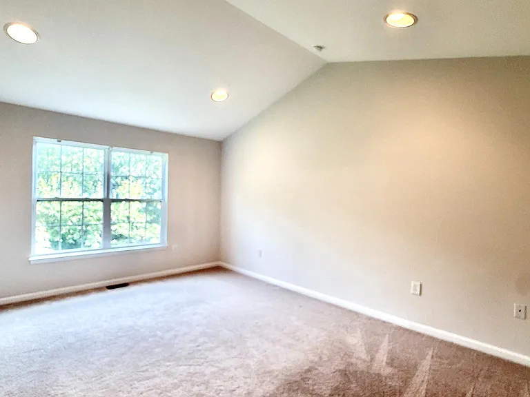 40 Truman Ave — Photo 21