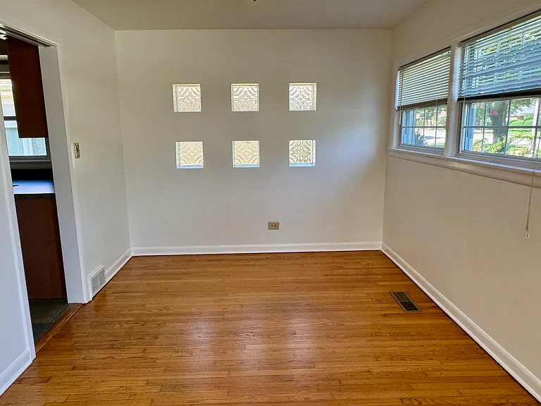 912 N Greenwood Ave — Photo 4